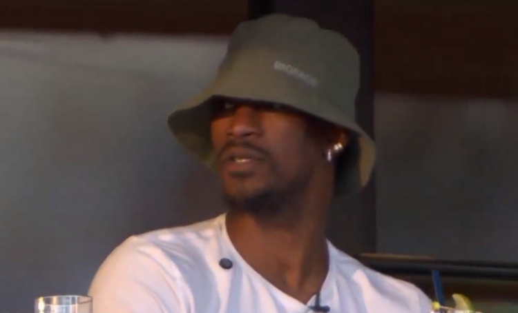 狗子28中国-心情美丽！巴特勒现场观看好友阿尔卡拉斯的网球赛